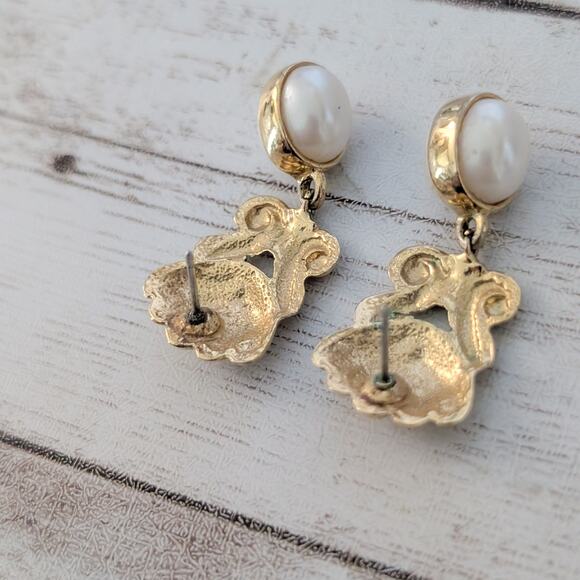 Vintage Stud Earrings Gold Tone & Faux Pearl Regal - Picture 6 of 7